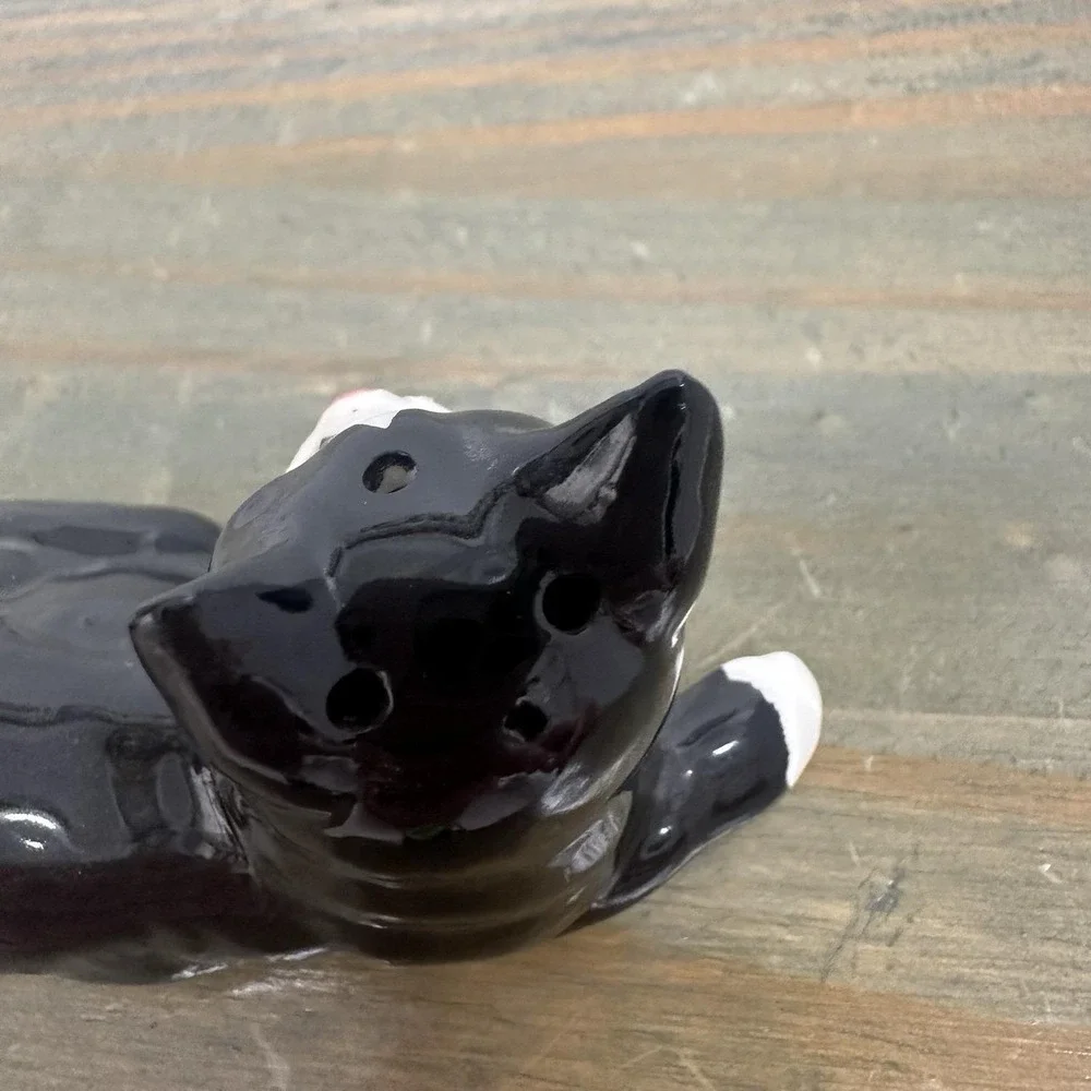 Vtg Japan Ceramic Black White Tuxedo Stripe Tiger Kitty Cat Salt Pepper Shakers